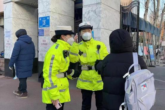 護(hù)航“研”考，濟南交警一直在路上！
